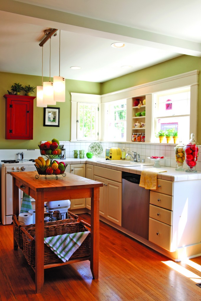 How to Use Color in a Small Kitchen Cottage style How to Use Color in a Small Kitchen Cottage style