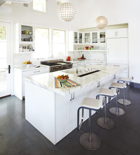 How to Choose the Right Kitchen Island Cottage style decor