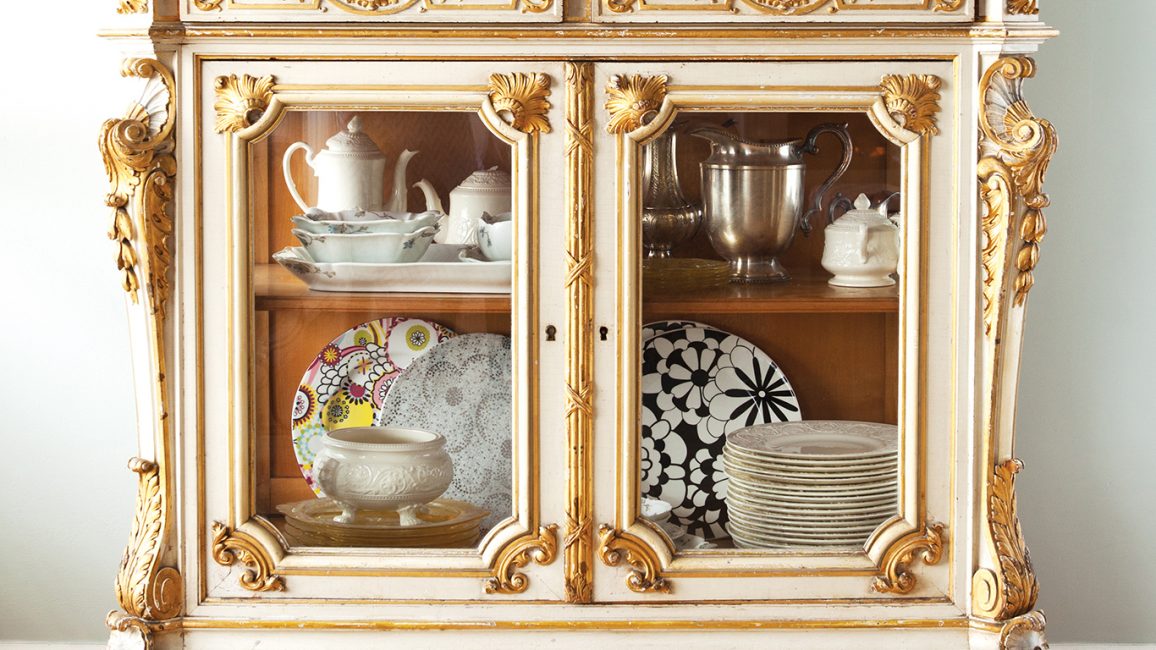 Decorate Through Glass Cupboard Doors Cottage style decora