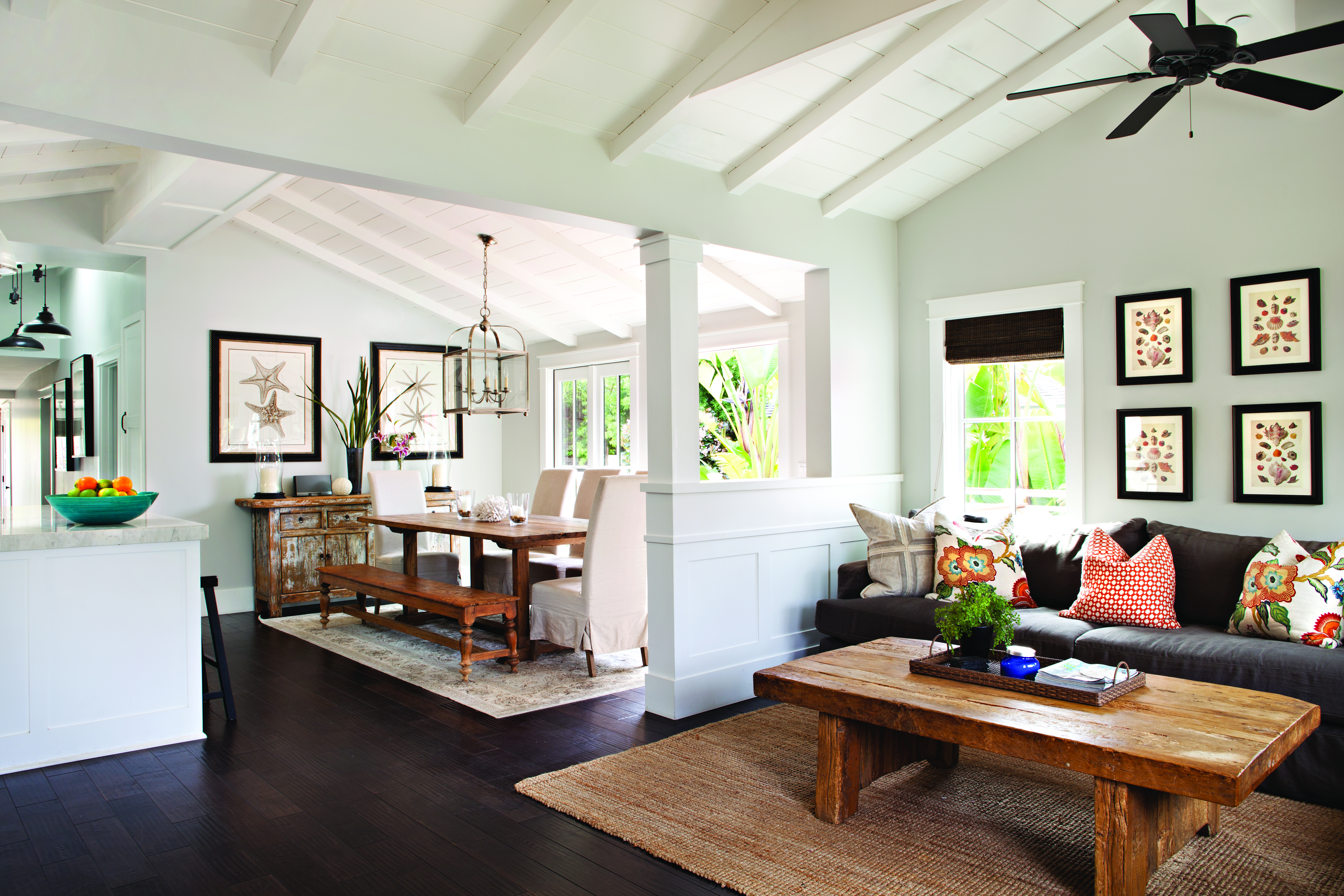 Cottage with open floor plan and exposed beams