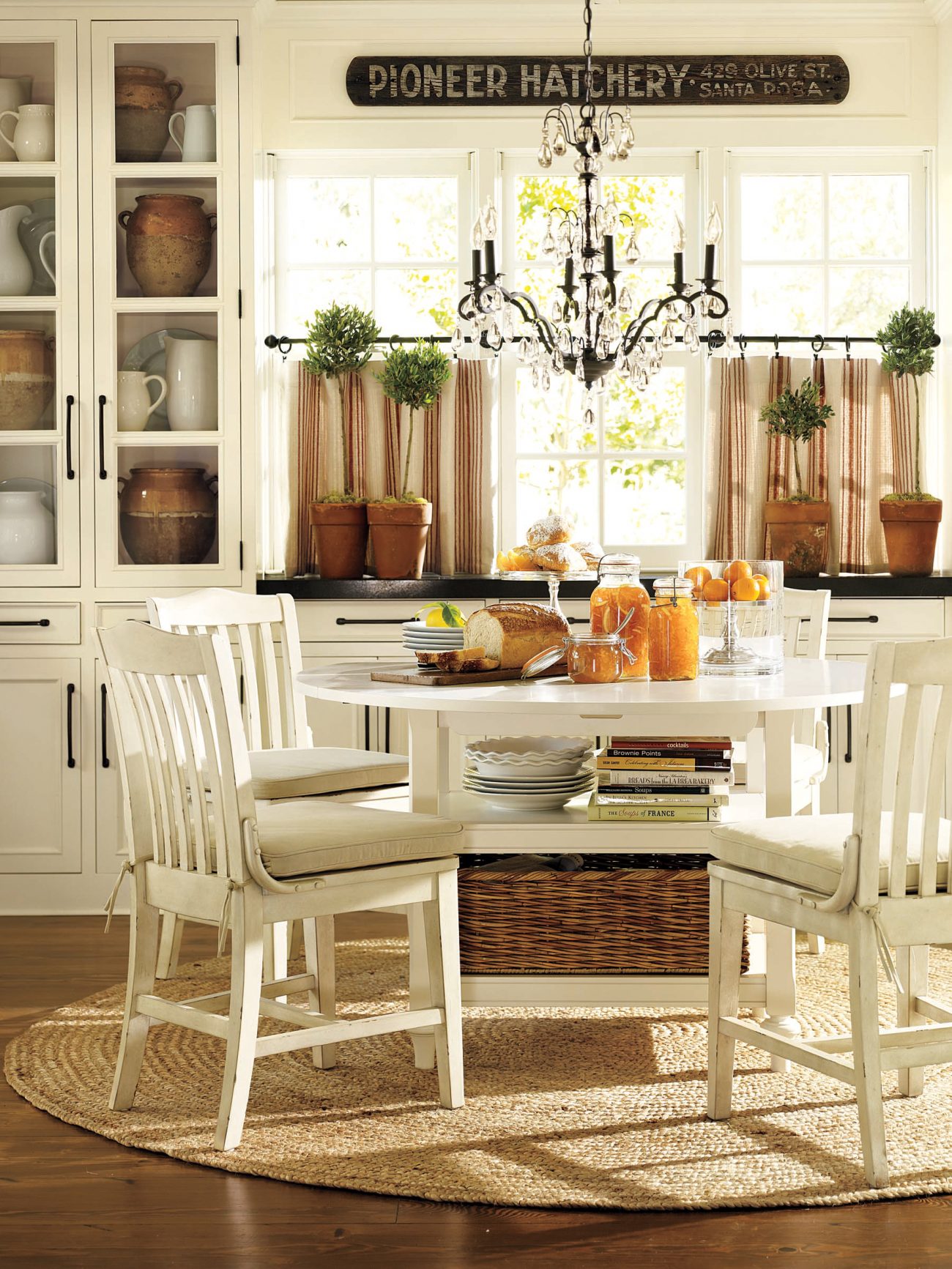 cottage style dining room decor