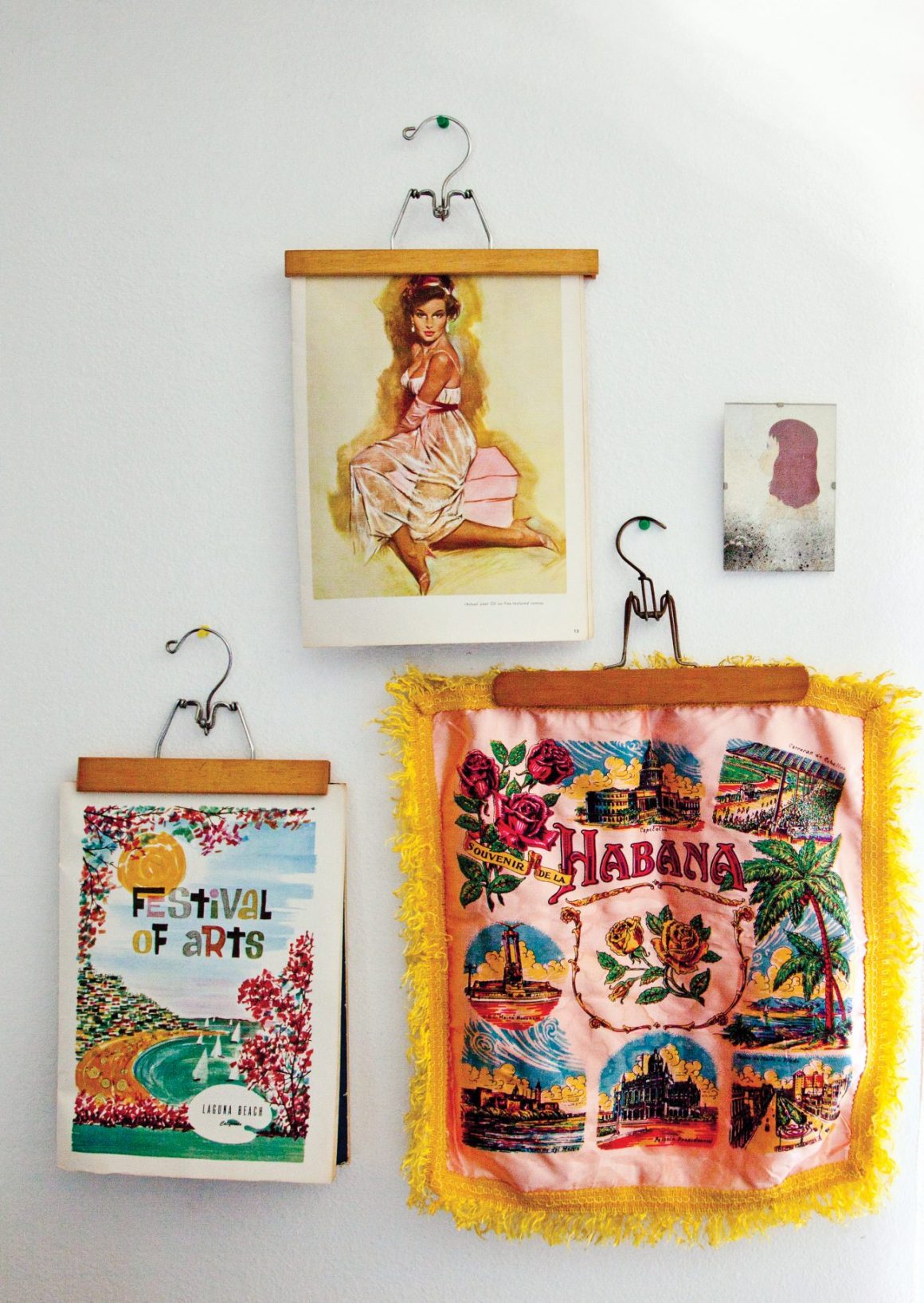 A Guide to Collecting Vintage Souvenir Pillows Cottage sty