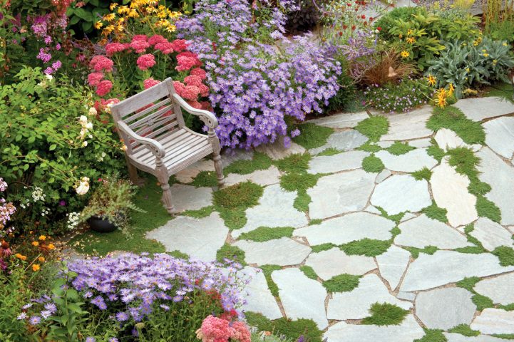 How to Create a Classic Cottage Garden - Cottage style decorating