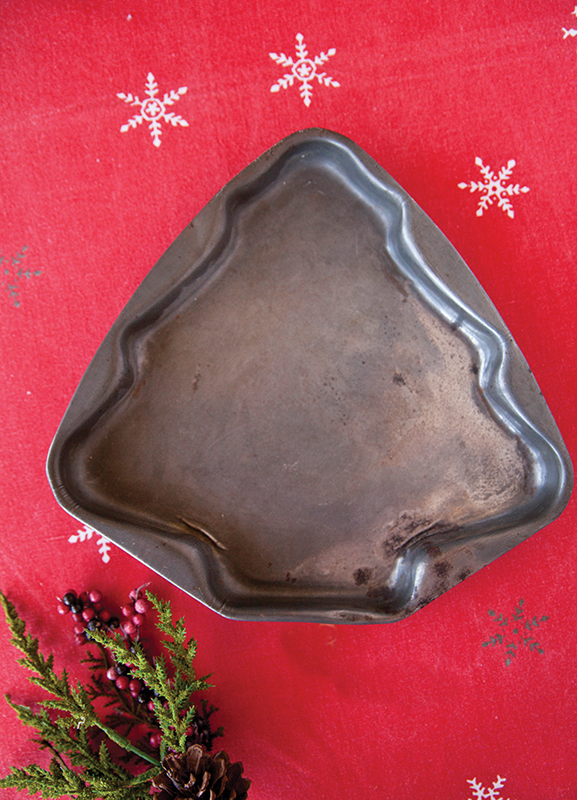 Vintage Christmas tree cake mold