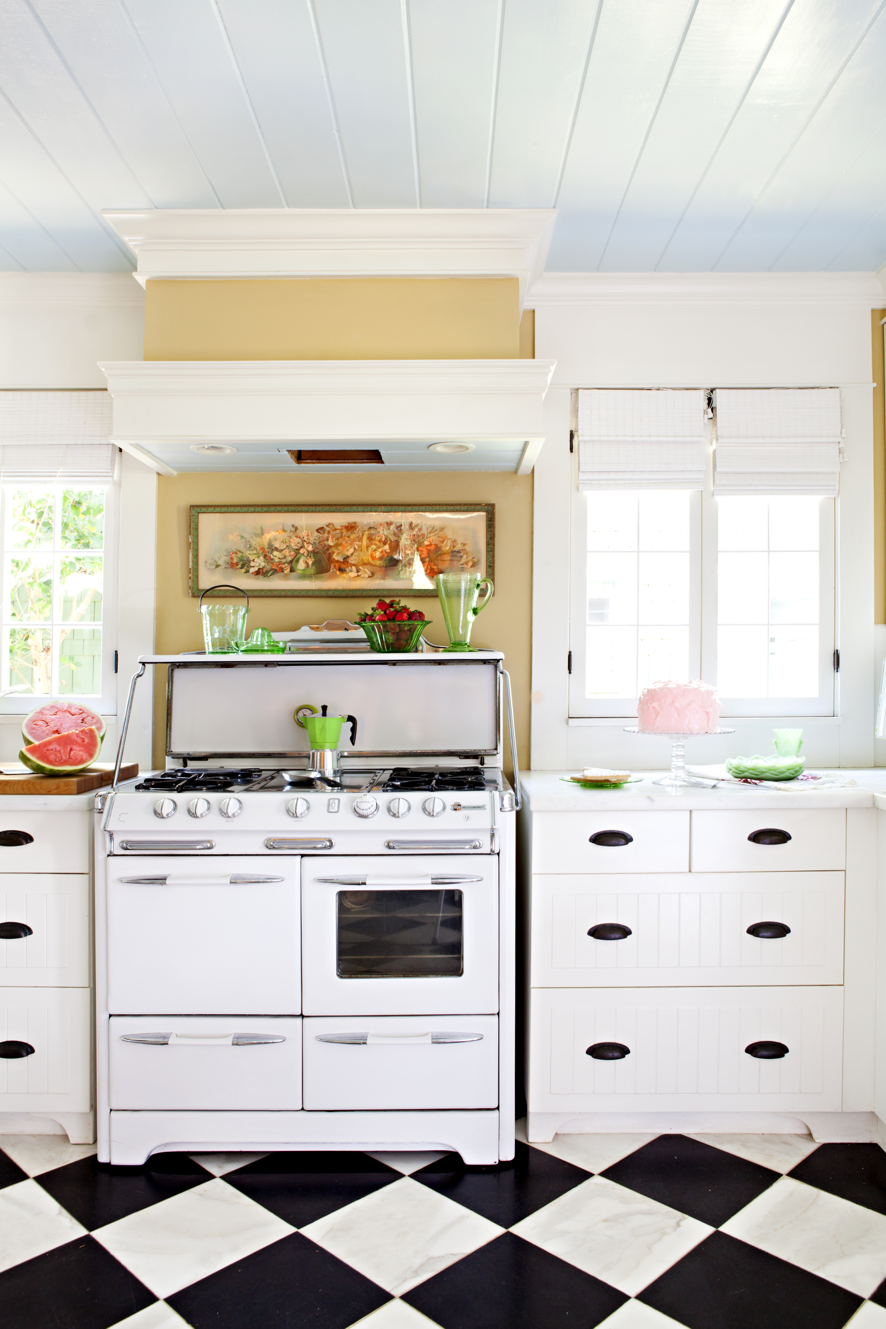 15 Retro Kitchen Appliances You ll Love Cottage style 15 Retro Kitchen Appliances You ll Love Cottage style