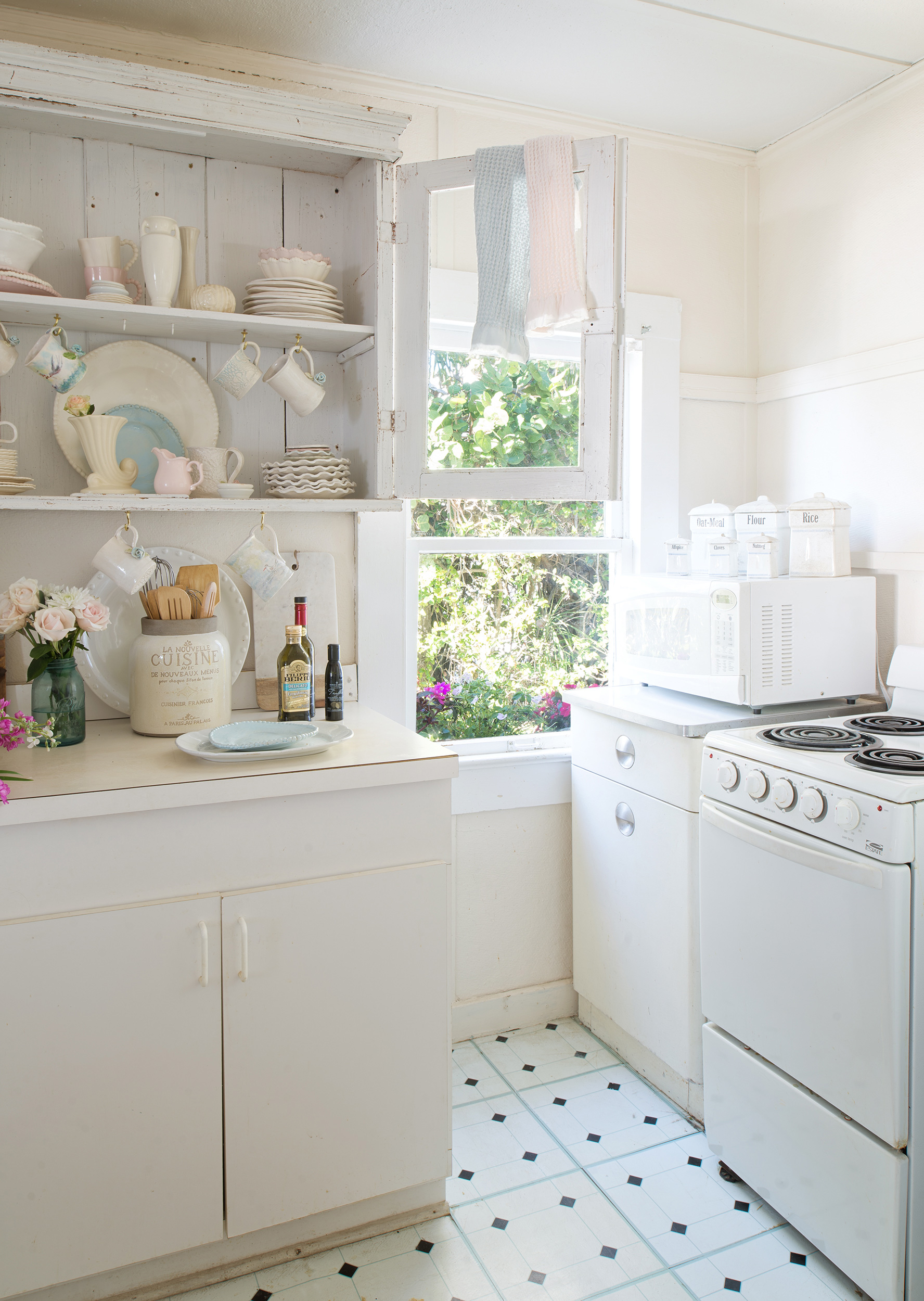 Compact kitchen with storage and display space