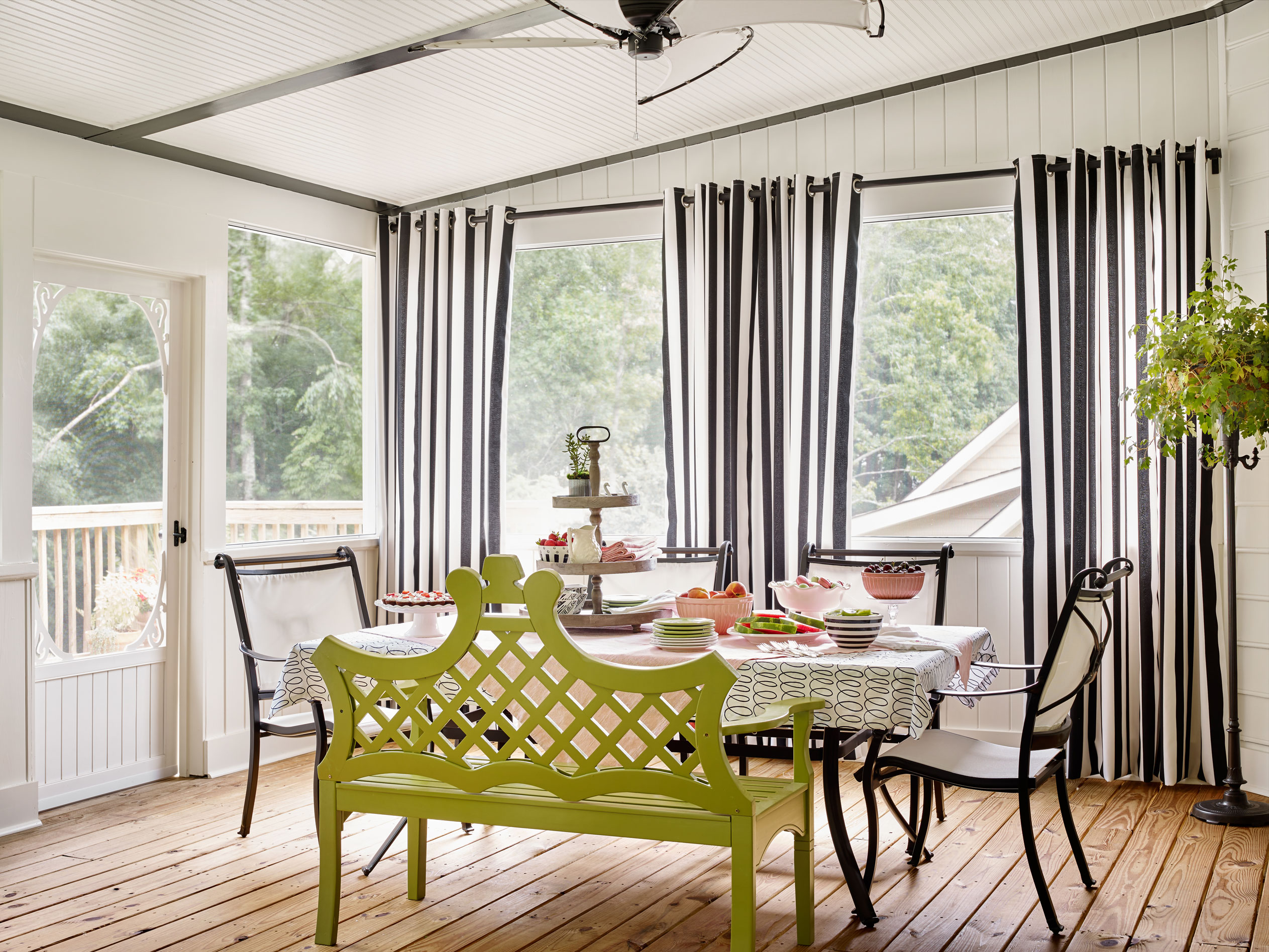 Screened-in Porch with garden bench seating