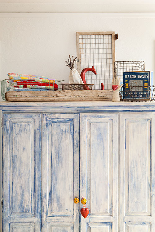 Shabby painted hutch.