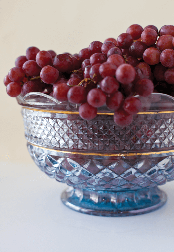 Likely from the 1960s or ’70s, this bowl dons an iridescent blue base that fades beautifully to the clear rim. Its gold leafing and ombre style make it an adaptable accent piece.