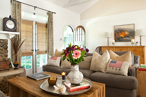 We love the coziness this small open plan living room shows and proves that big comfy furniture can fit anywhere you need it to.