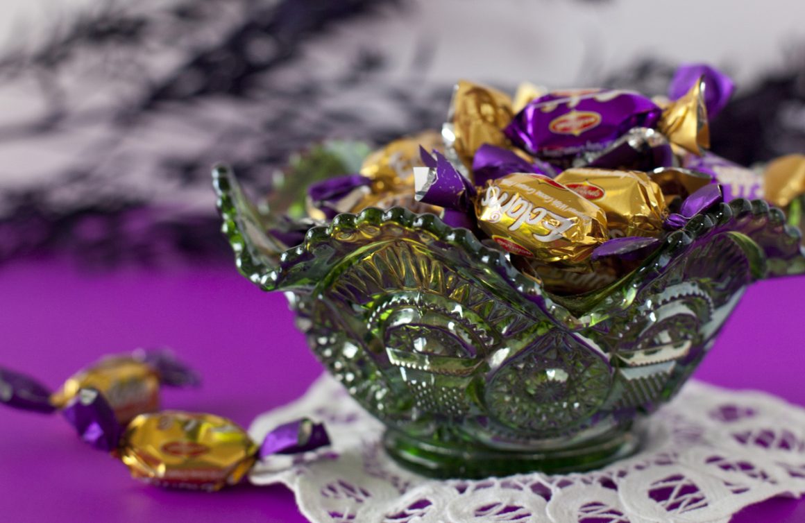 Carnival Glass The Perfect Fall Collectible Cottage style