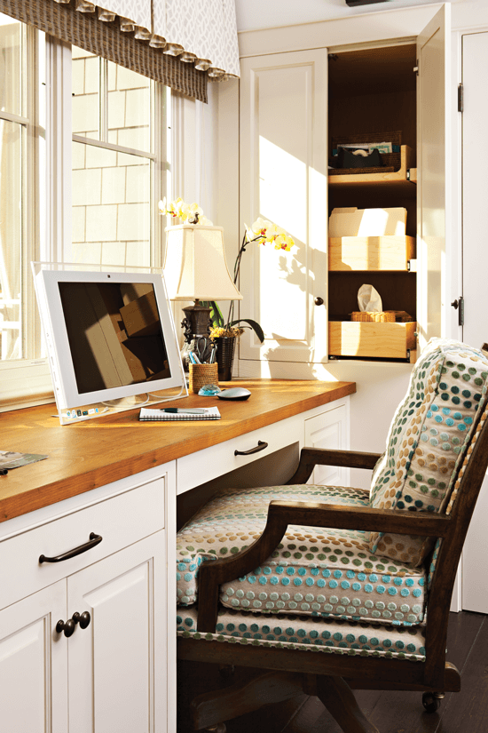 The home office faces out to another light-filled ocean view.