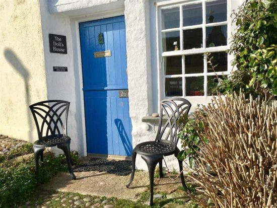 Front patio of the tiny cottage.