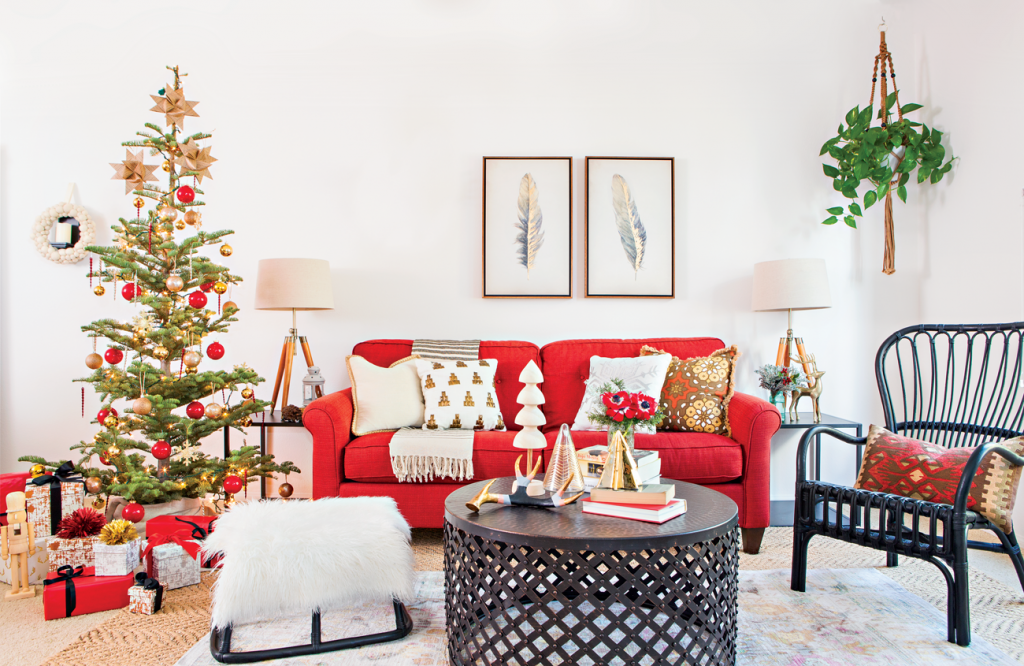 A Holiday Bohemian Home Tour - Cottage style decorating, ren