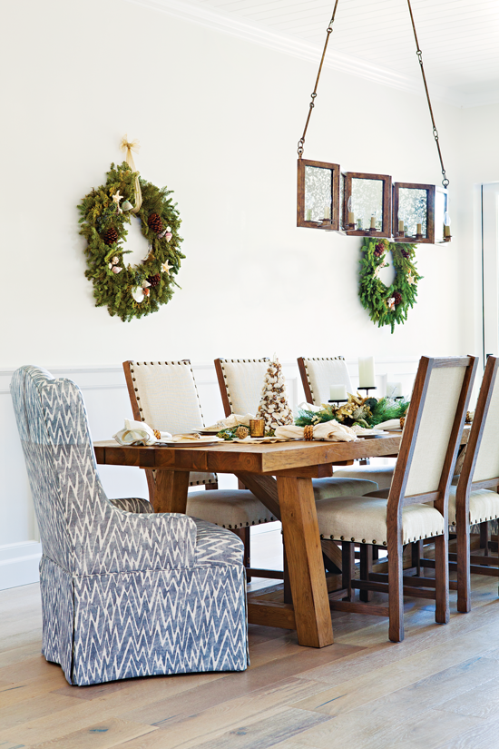 Dining room with modern beach cottage Christmas décor.