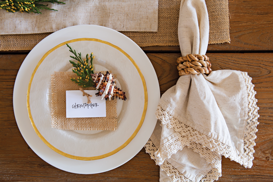 Holiday place setting. // Cottages & Bungalows