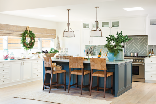 Modern cottage kitchen with Christmas décor. // Cottages & Bungalows