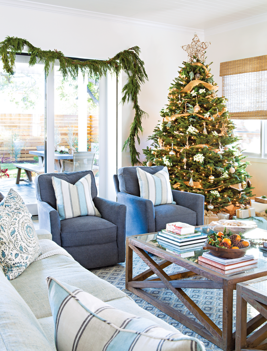 Living room with a modern cottage Christmas tree and greenery accents. // Cottages and Bungalows