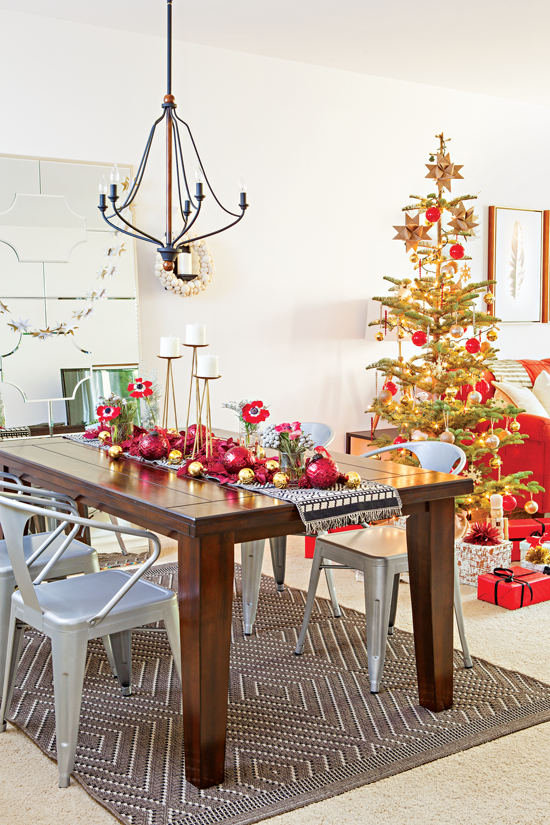 Here an organic-looking, yet ornately-decorated, table is festooned in florals, small decorative items and ornaments.