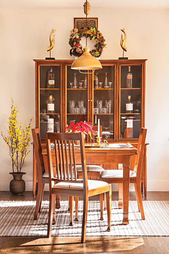 Dining room decorated in a mix of Midcentury Modern and Craftsman style.