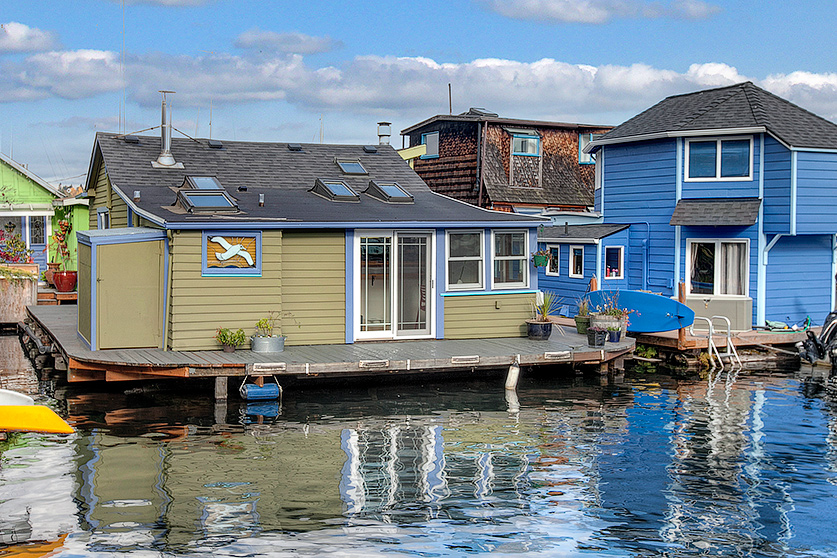 cottage style houseboat