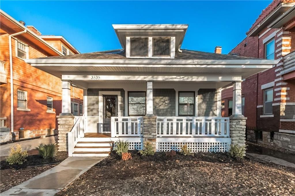 foursquare bungalow in Kansas City