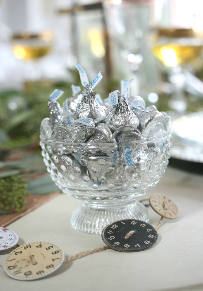 It’s all in the details, so finish of the year entertaining in style and make sure to have plenty of “midnight kisses” on hand for everyone to indulge in some decadent chocolate treats.