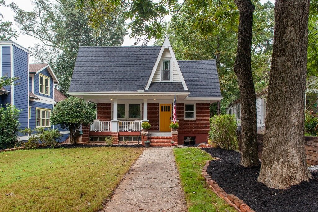 Charming Tudor farmhouse style cottage in Atlanta. 