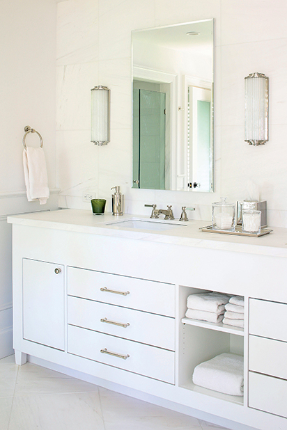 Simple chic cottage bathroom with clutter free design