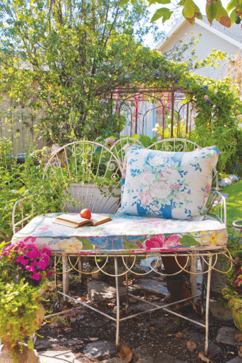 10 Vintage Garden Décor Ideas - Cottage style decorating, r