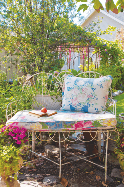 10 Vintage Garden Décor Ideas - Cottage style decorating, r