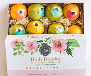 Grace & Stella Variety Set of Bath Bombs // Amazon