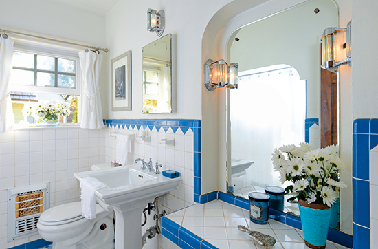 1940s bathroom with blue and white tile