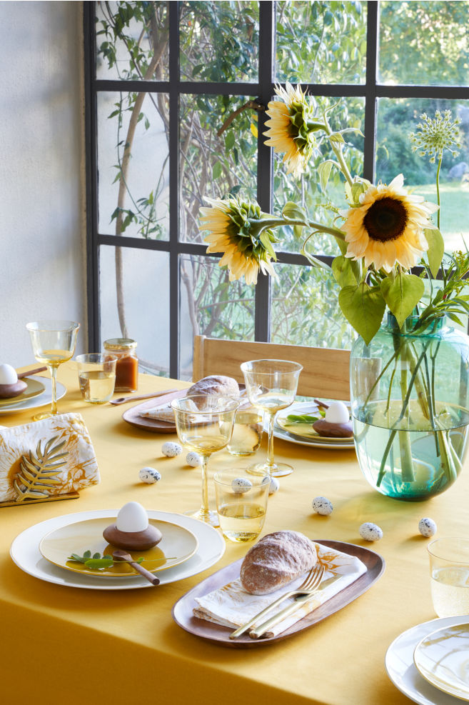 spring table with wood dish and yellow glassware