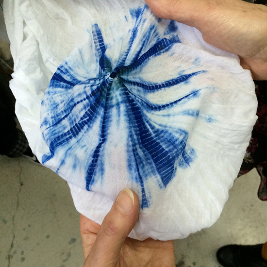 Hobbies, tie-dyed fabric, opening material to see the effect of dyeing