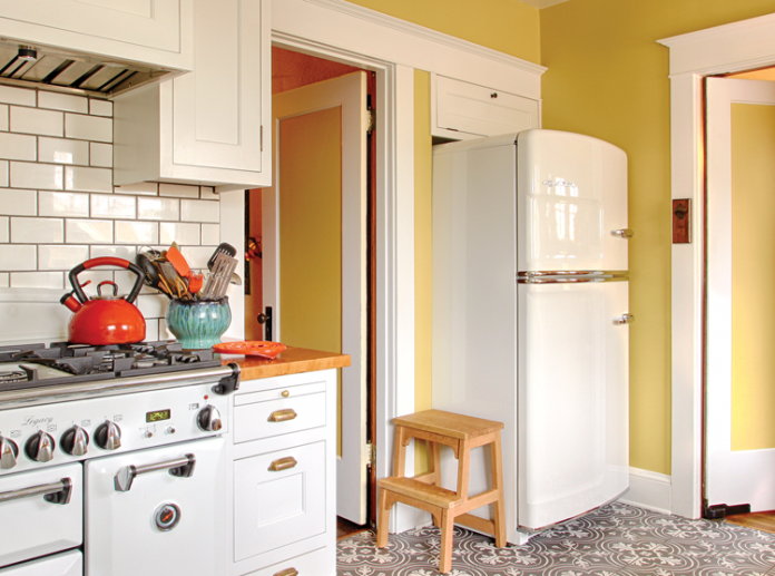 Vintage Restoration Bringing This 1920s Kitchen’s Cha