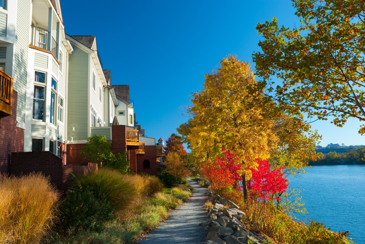 row of lakeside houses in Pittsburgh, Pennsylvania