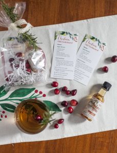christmas old fashioned recipe favor bag with fresh rosemary, rye whisky and cranberries