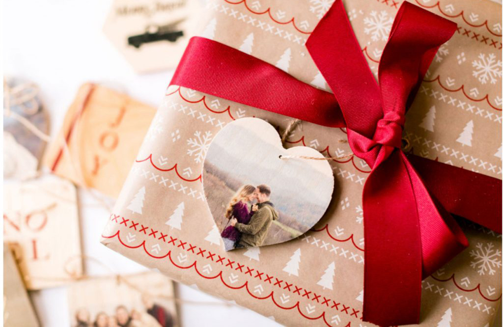 heart gift tag printed with a photo of a couple