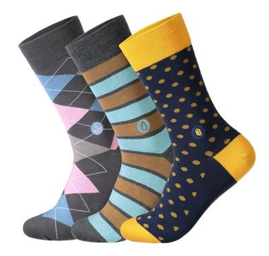 Set of 3 socks in carious colors and designs. 