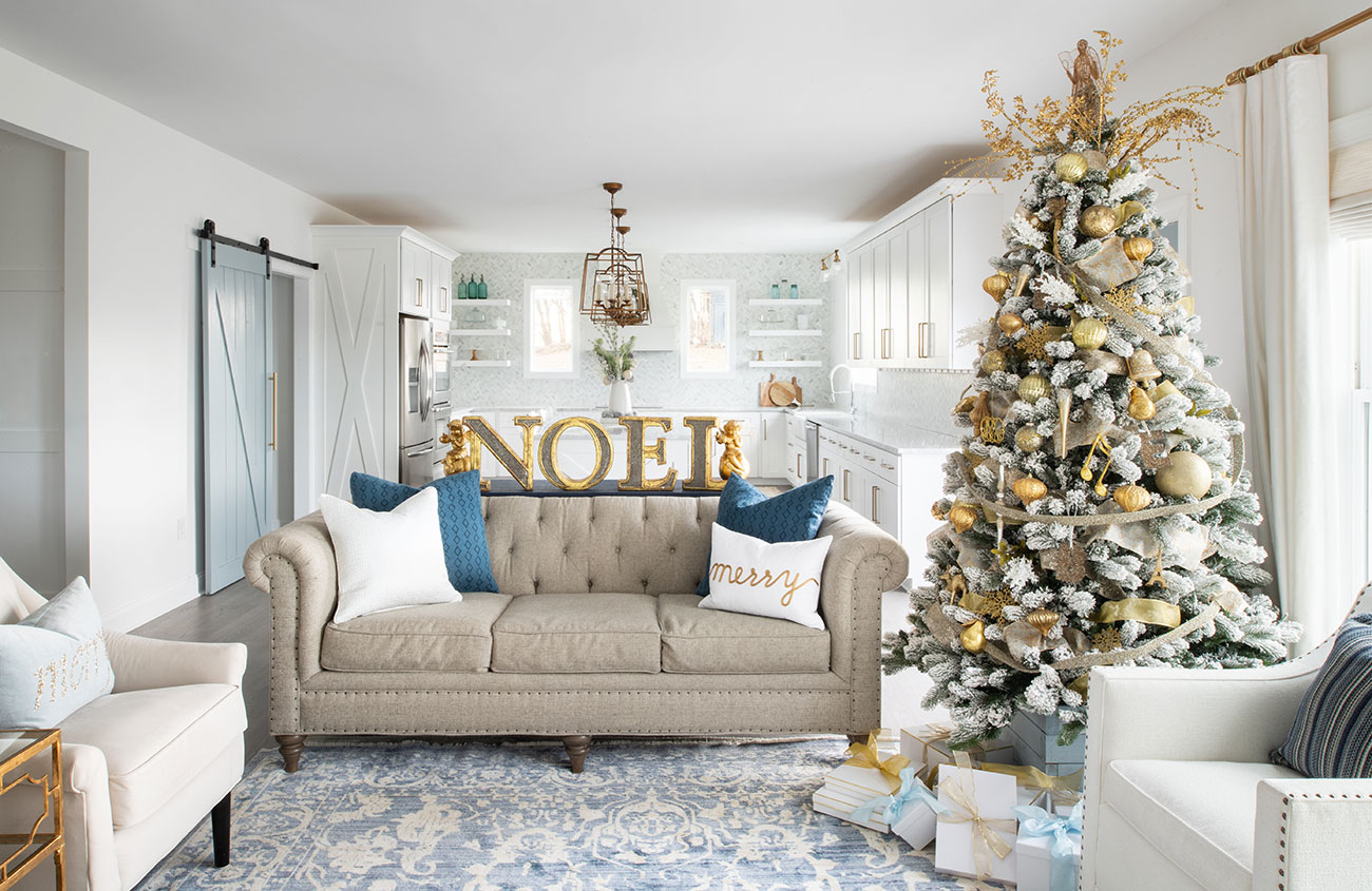 CHRISTMAS KITCHEN DECOR IN BLUE AND GOLD