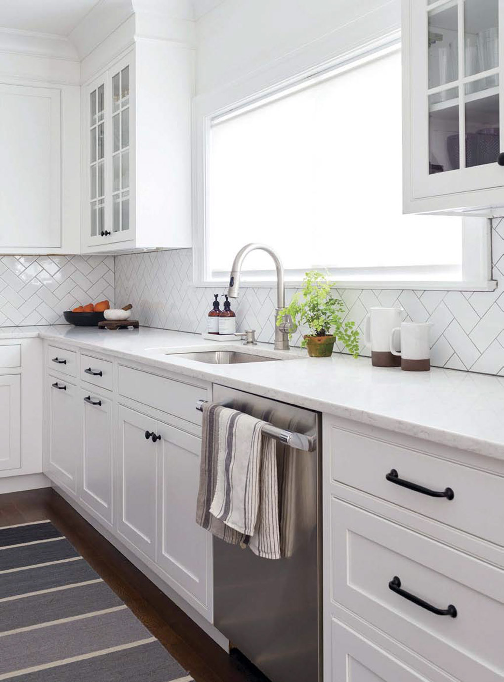 A single-bowl sink is a minimal touch amid other subtle design accents