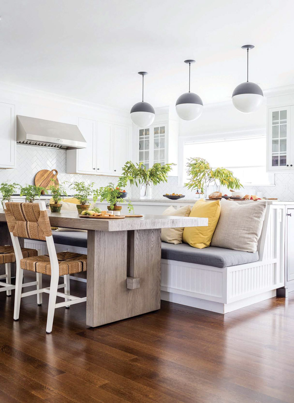 This kitchen feels approachable, easy, centered for the family to gather in, modern yet not stark, and lighthearted
