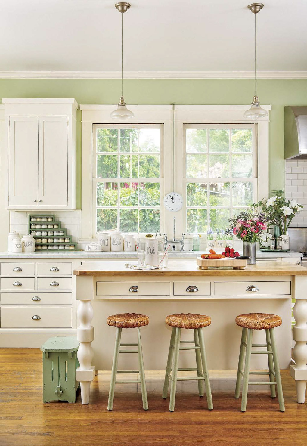 Springfield Barn Home: Kitchen and farm dining table at the heart of the home