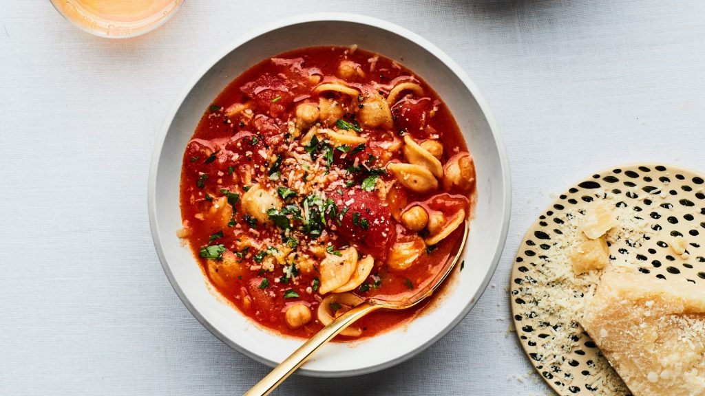 chunky tomato pasta with chickpeas