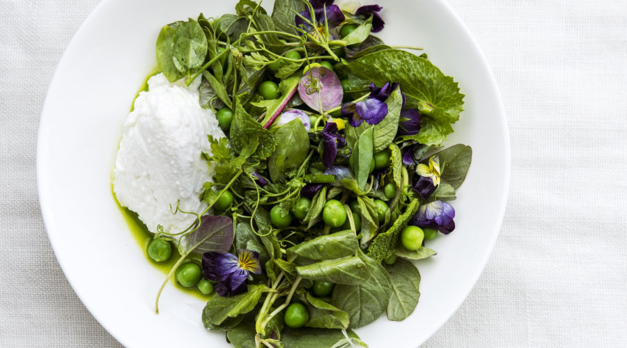 Spring salad with Peas and ricotta and fresh edible pansies 