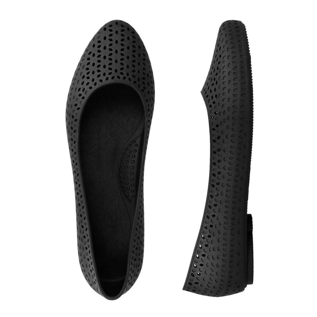 Black ballet flat shoes