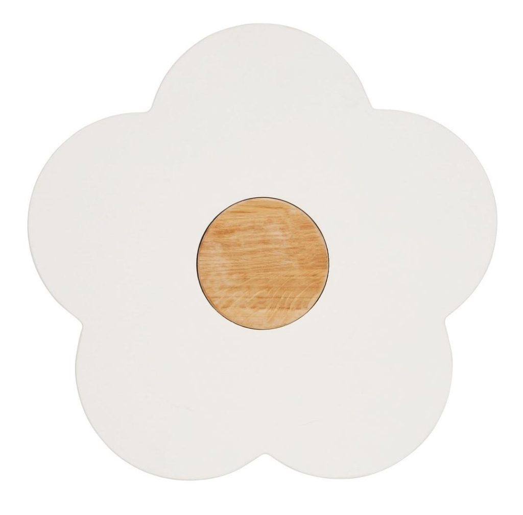 Large serving board in the shape of a daisy for Mother's Day