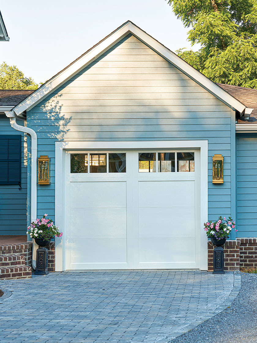 garage door and paved driveway in Franklin Project House