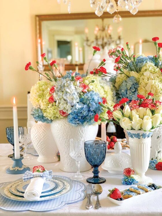 4th of July tablescape red white and blue